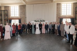 Fatih ve Elif Çifti Muhteşem Bir Törenle Dünyaevine Girdi: Nikah Cüzdanını Bülent Arınç Verdi