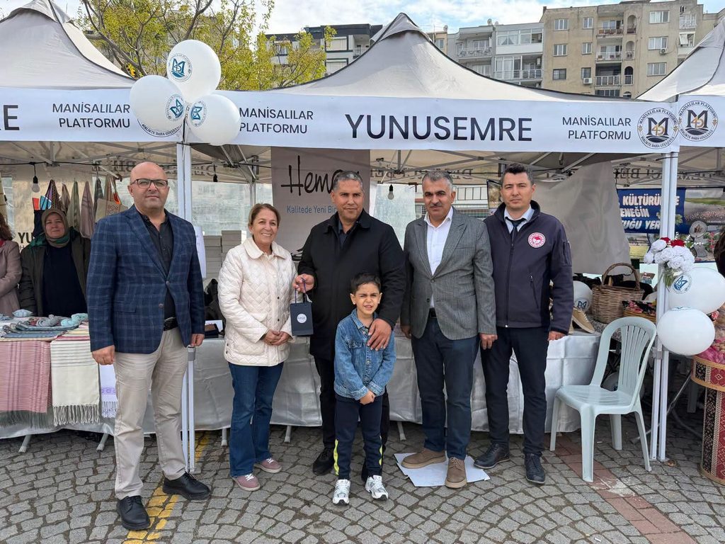 Yunusemre Halk Eğitimi Merkezi Tanıtım Standına Protokolden Ziyaret 18 Yunusemre Halk Eğitimi Merkezi Tanıtım Standına Protokolden Ziyaret