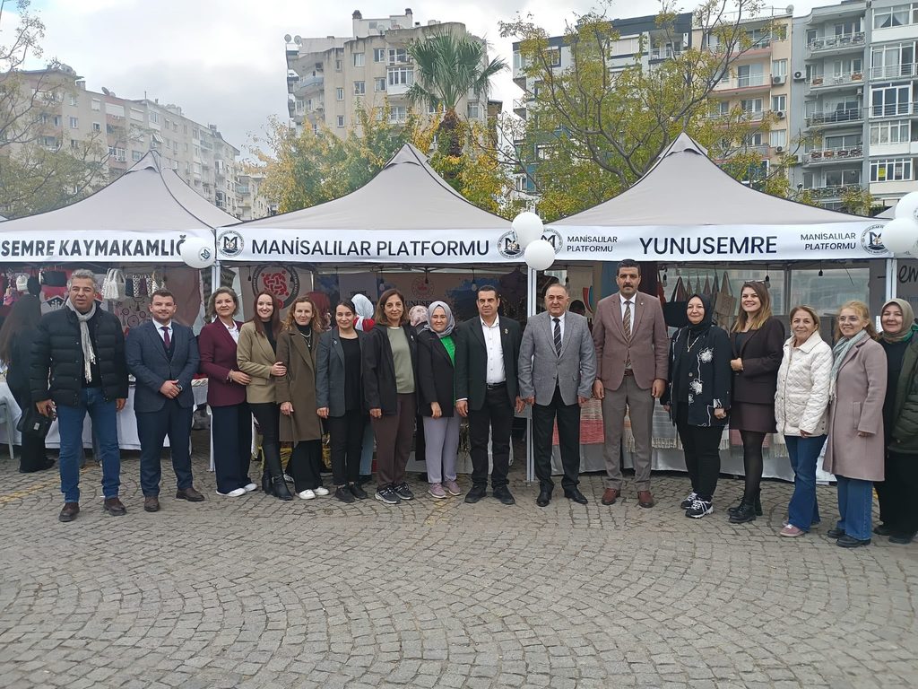 Yunusemre Halk Eğitimi Merkezi Tanıtım Standına Protokolden Ziyaret 10 Yunusemre Halk Eğitimi Merkezi Tanıtım Standına Protokolden Ziyaret