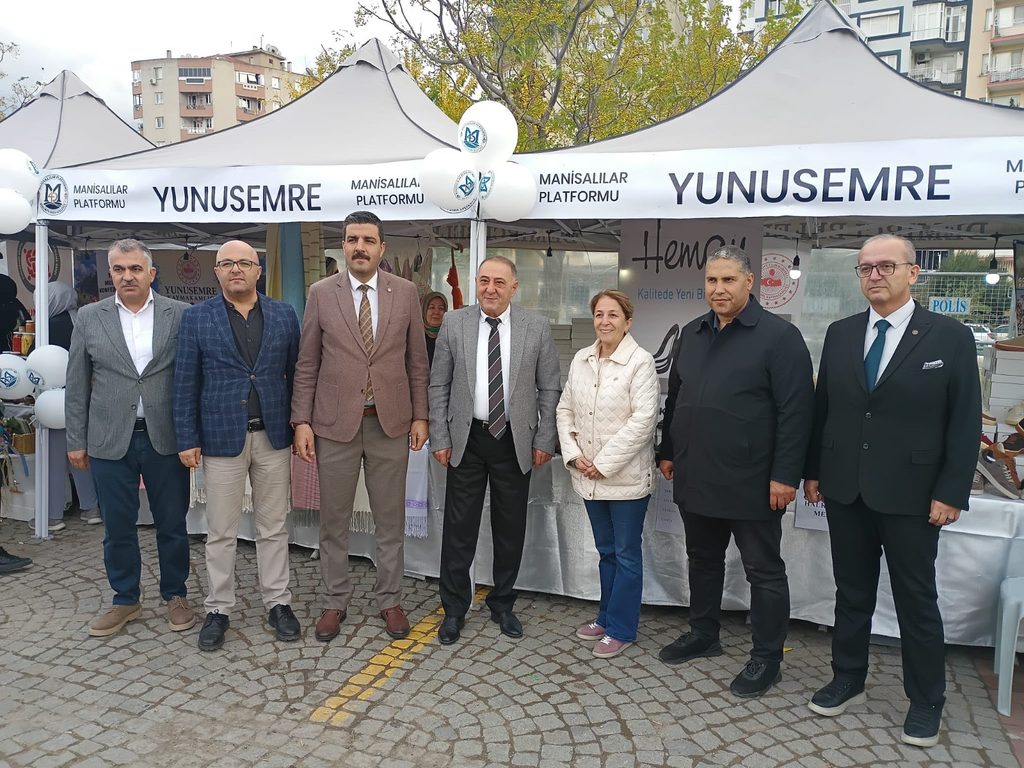 Yunusemre Halk Eğitimi Merkezi Tanıtım Standına Protokolden Ziyaret 15 Yunusemre Halk Eğitimi Merkezi Tanıtım Standına Protokolden Ziyaret