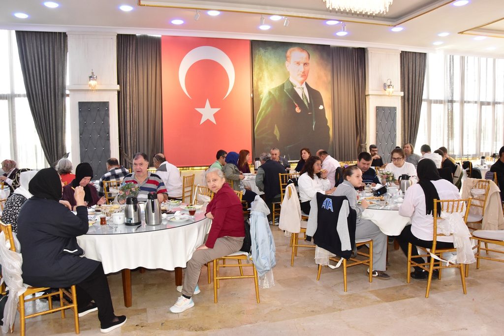 Altınokta Körler Derneği Başkanı Zengin: "Görme Engelliler İstihdamda Güçlük Yaşıyor" 22 Altınokta Körler Derneği Başkanı Zengin: "Görme Engelliler İstihdamda Güçlük Yaşıyor"