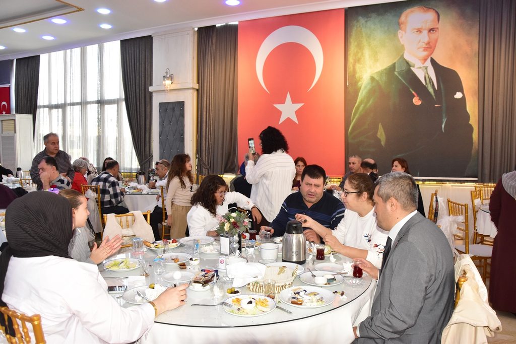 Altınokta Körler Derneği Başkanı Zengin: "Görme Engelliler İstihdamda Güçlük Yaşıyor" 19 Altınokta Körler Derneği Başkanı Zengin: "Görme Engelliler İstihdamda Güçlük Yaşıyor"