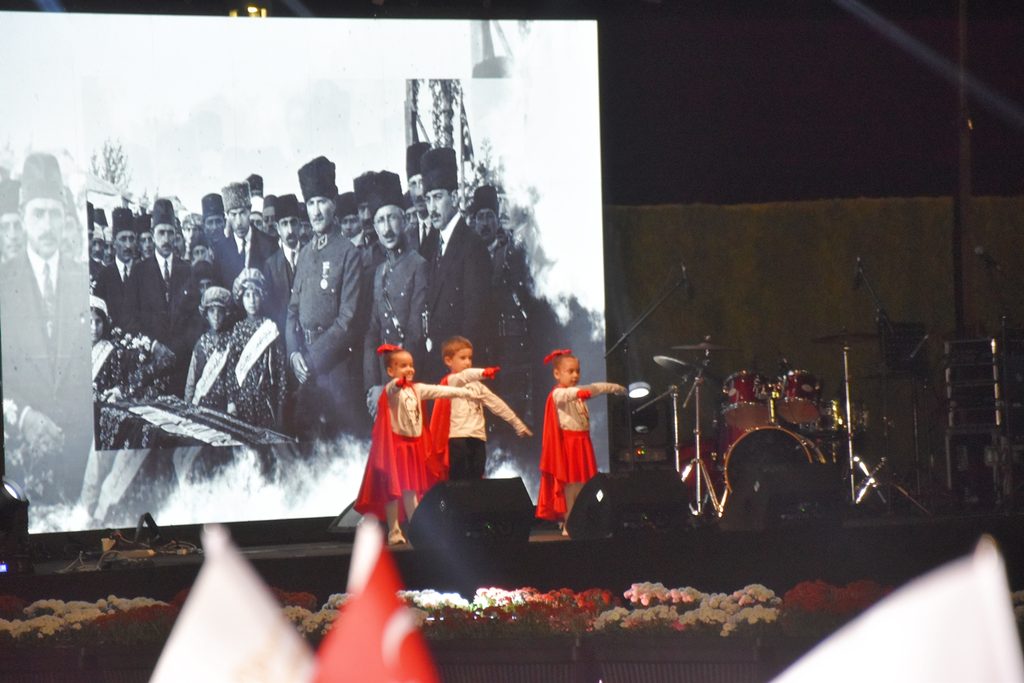Manisa OSB'de Cumhuriyetin 103. Yılı Görkemli Bir Geceyle Kutlandı