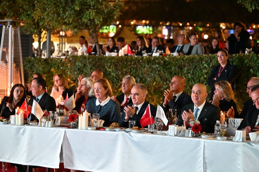 Manisa OSB'de Cumhuriyetin 103. Yılı Görkemli Bir Geceyle Kutlandı