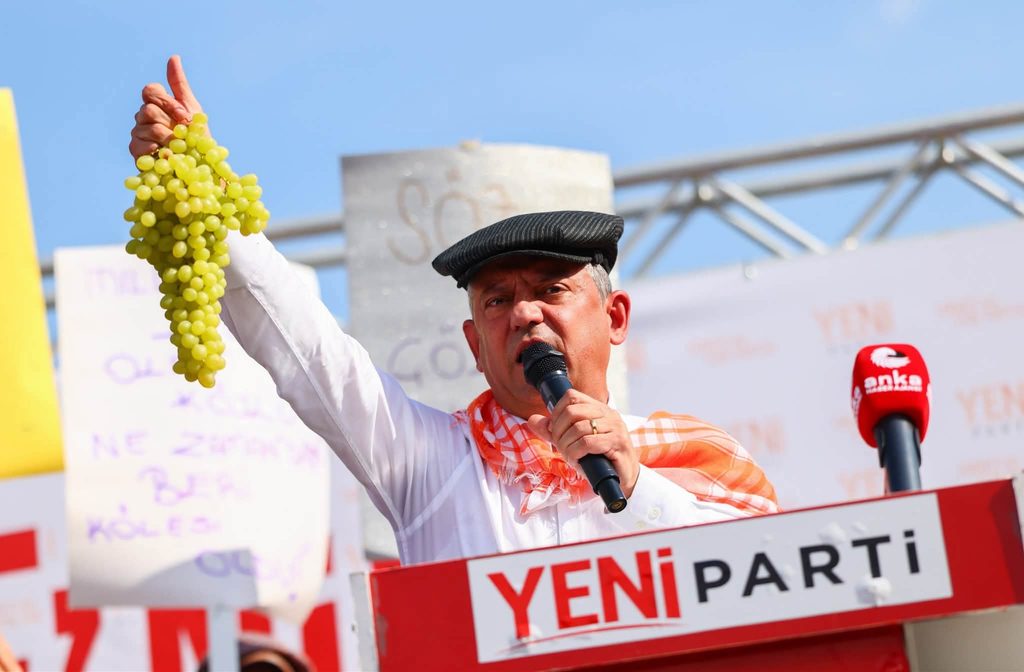 Özgür Özel'den Manisalı Üzüm Üreticisine 7 Maddelik Çözüm Sözü 13 Özgür Özel'den Manisalı Üzüm Üreticisine 7 Maddelik Çözüm Sözü