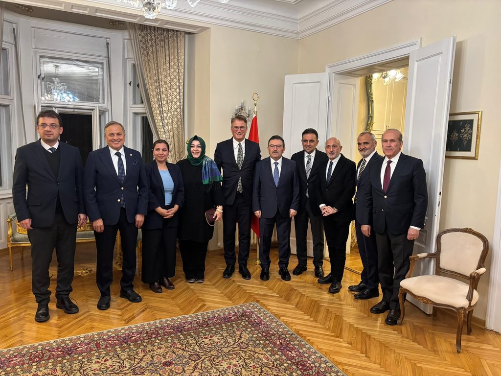 Baybatur'dan Belgrad Mesaisi: Sırbistan Seçimlerini Yerinde İnceledi 9 Baybatur'dan Belgrad Mesaisi: Sırbistan Seçimlerini Yerinde İnceledi