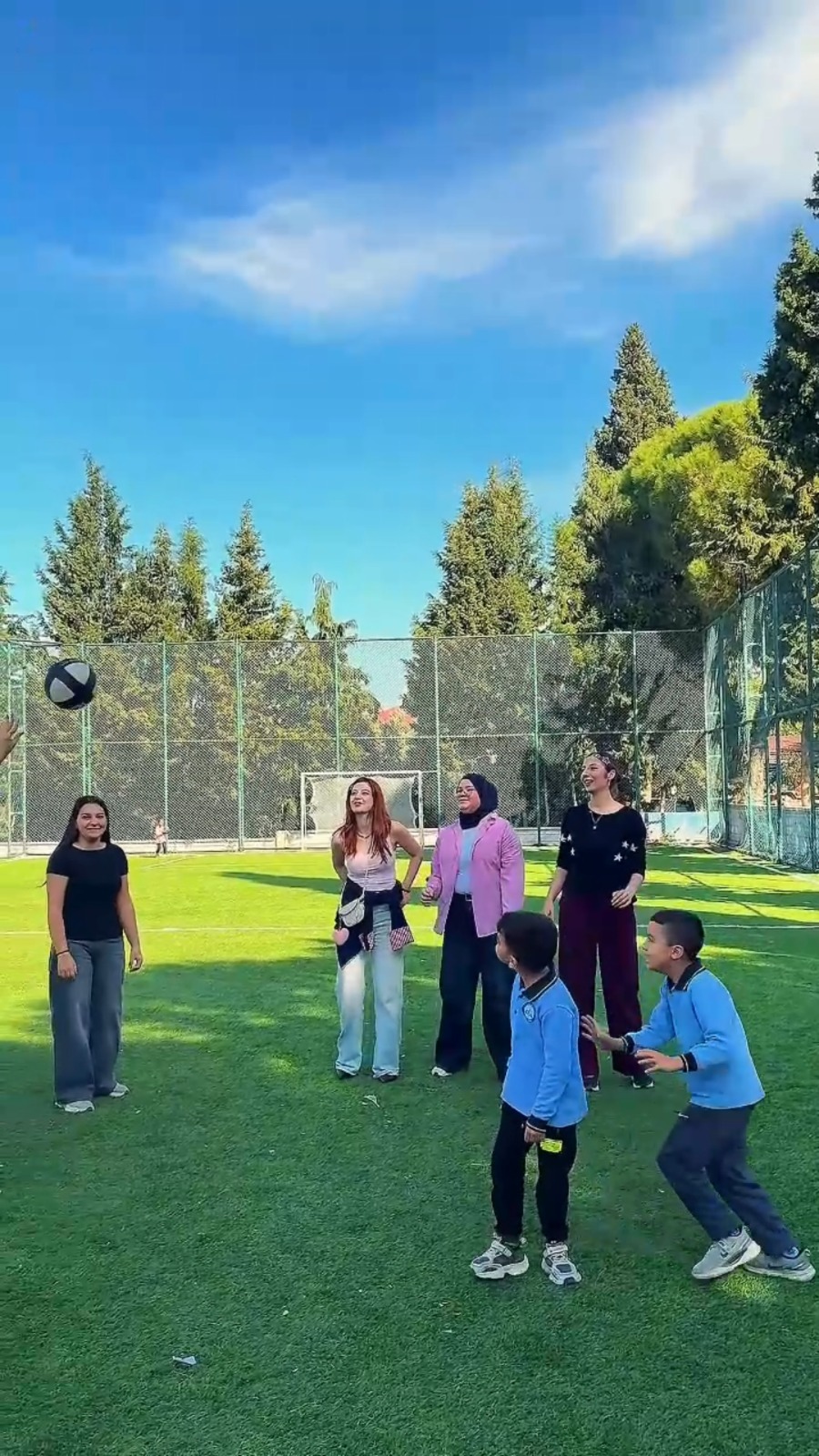 Sarıgöl'de Üniversiteli Gençlerden Anlamlı Ziyaret: Minik Kalplere Dokundular 18 Sarıgöl'de Üniversiteli Gençlerden Anlamlı Ziyaret: Minik Kalplere Dokundular