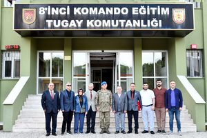 Şehit Aileleri ve Gazilerden Manisa 8. Komando Eğitim Tugay Komutanı Altınok’a Ziyaret