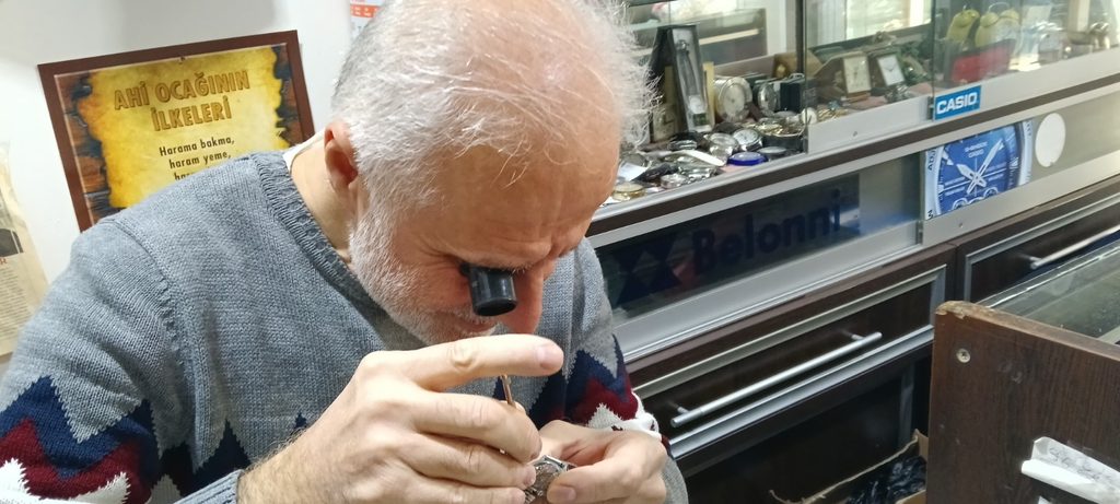 12 Yaşında Çırak Olarak Başladı, 45 Yıldır Aynı Heyecanla Çarkları Döndürüyor 2 12 Yaşında Çırak Olarak Başladı, 45 Yıldır Aynı Heyecanla Çarkları Döndürüyor