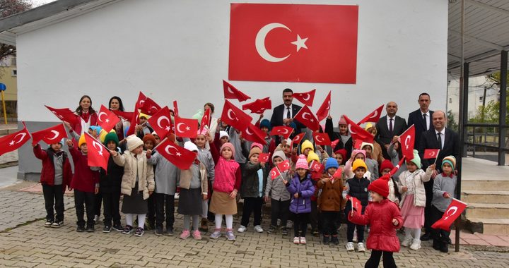 Cumhuriyet'in 103. Yılına 103 İlmek: Köy Okulu Öğrencilerine El Emeği Sürpriz
