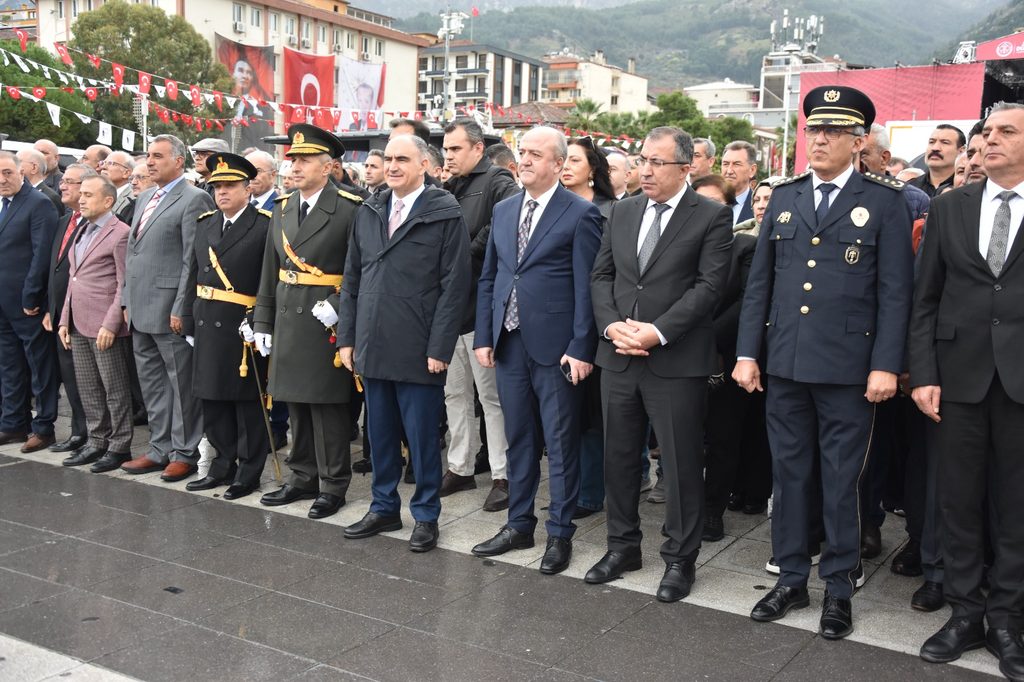 Manisa'da 103. Yıl Coşkusu Cumhuriyet Meydanı'nda Başladı 29 Manisa'da 103. Yıl Coşkusu Cumhuriyet Meydanı'nda Başladı