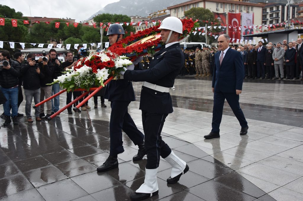 Manisa'da 103. Yıl Coşkusu Cumhuriyet Meydanı'nda Başladı 21 Manisa'da 103. Yıl Coşkusu Cumhuriyet Meydanı'nda Başladı
