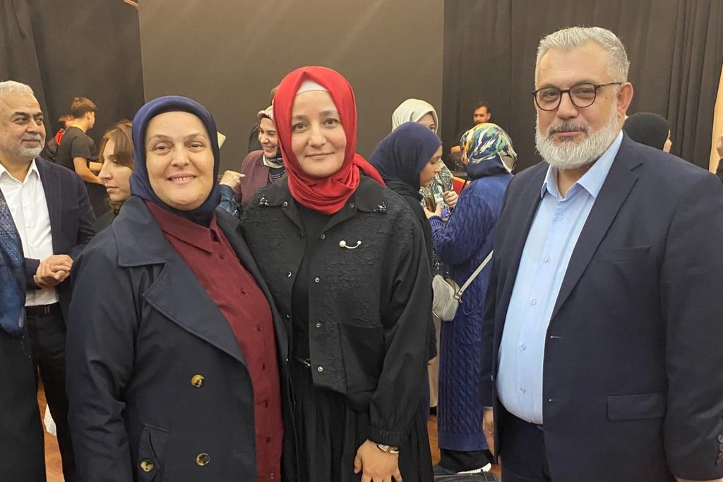 Manisa'da Gönülleri Mest Eden 'Maneviyat Gecesi': Kuran Tilaveti ve Semazen Gösterisi Büyüledi