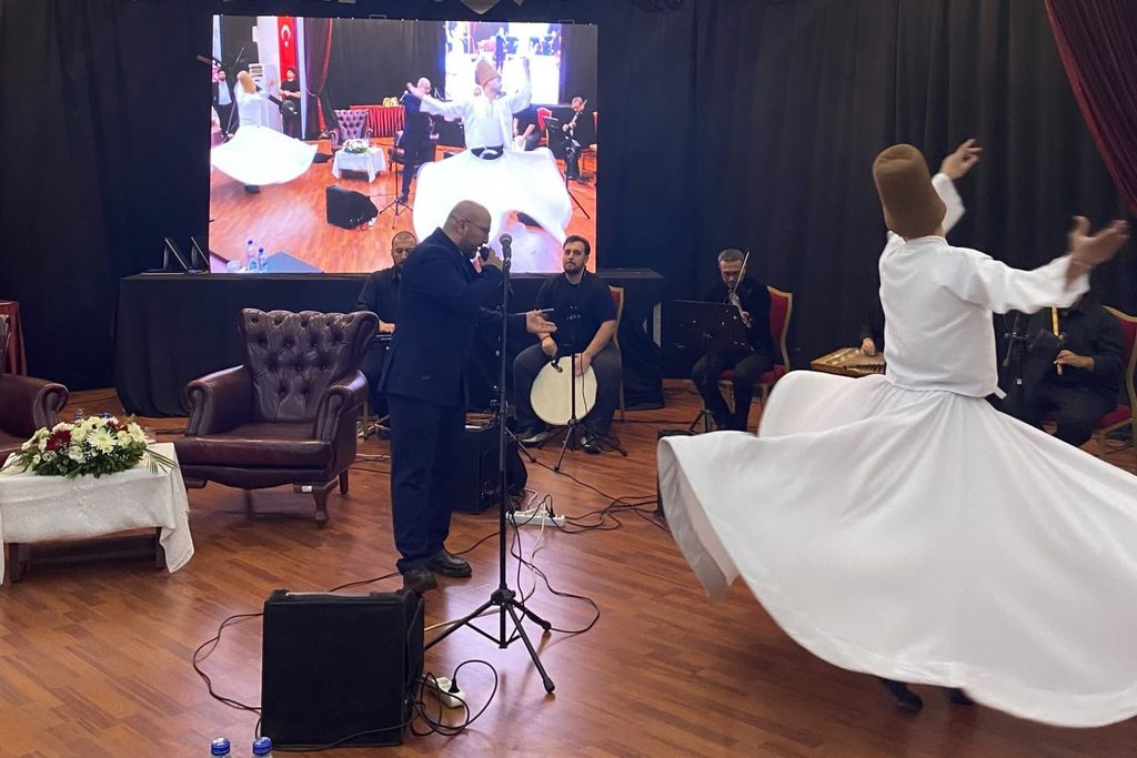 Manisa'da Gönülleri Mest Eden 'Maneviyat Gecesi': Kuran Tilaveti ve Semazen Gösterisi Büyüledi
