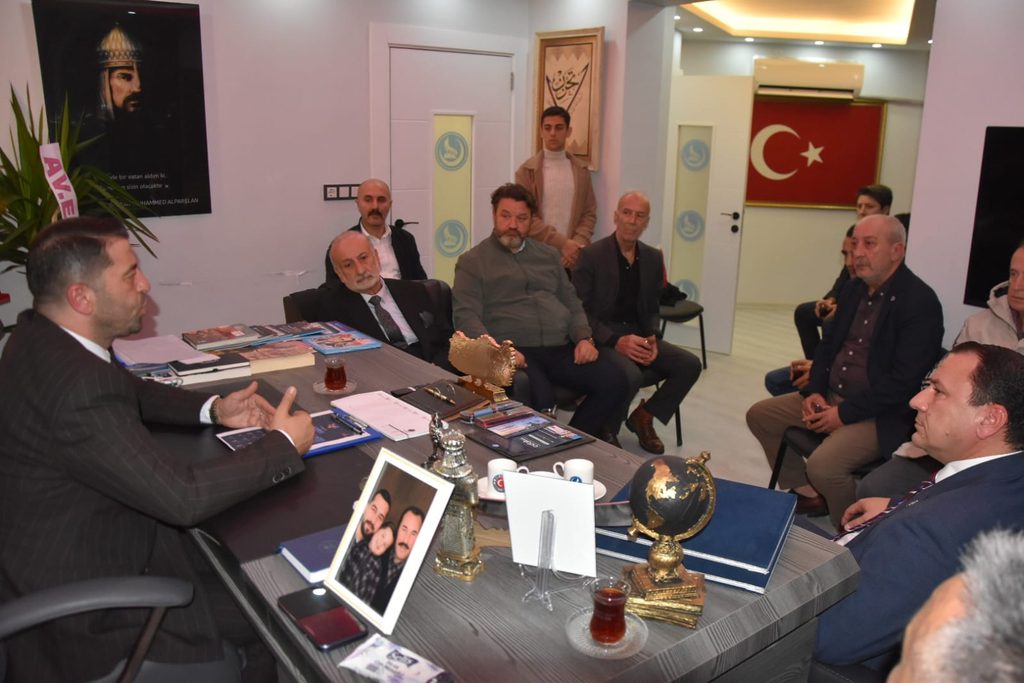 Dostlar Meclisi'nden Ülkü Ocakları Yeni Başkanı İşkür'e Anlamlı 'Hayırlı Olsun' Ziyareti 13 Dostlar Meclisi'nden Ülkü Ocakları Yeni Başkanı İşkür'e Anlamlı 'Hayırlı Olsun' Ziyareti