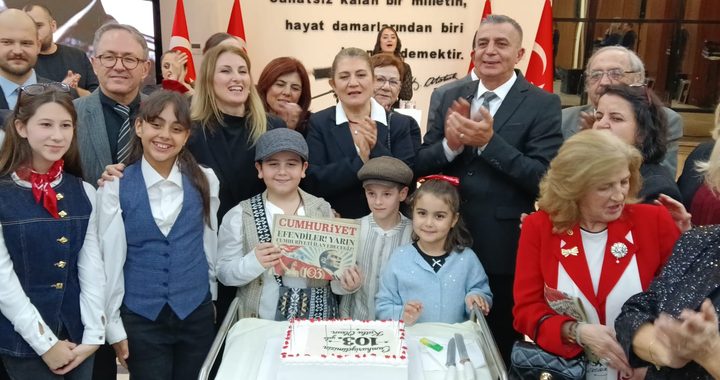 Şehzadeler'de Cumhuriyet Balosu Coşkusu: 103. Yıl Gururla Kutlandı