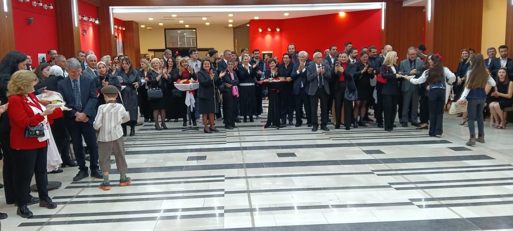 Şehzadeler'de Cumhuriyet Balosu Coşkusu: 103. Yıl Gururla Kutlandı 24 Şehzadeler'de Cumhuriyet Balosu Coşkusu: 103. Yıl Gururla Kutlandı