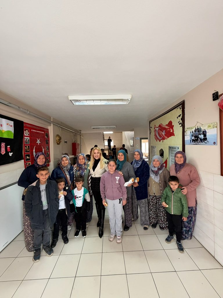 Akhisar Lokantacılar Odası Dağdere Köyü’ndeki Miniklerin Yüzünü Güldürdü