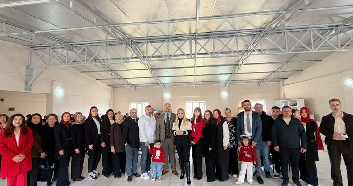 Akhisar Lokantacılar Odası Dağdere Köyü’ndeki Miniklerin Yüzünü Güldürdü