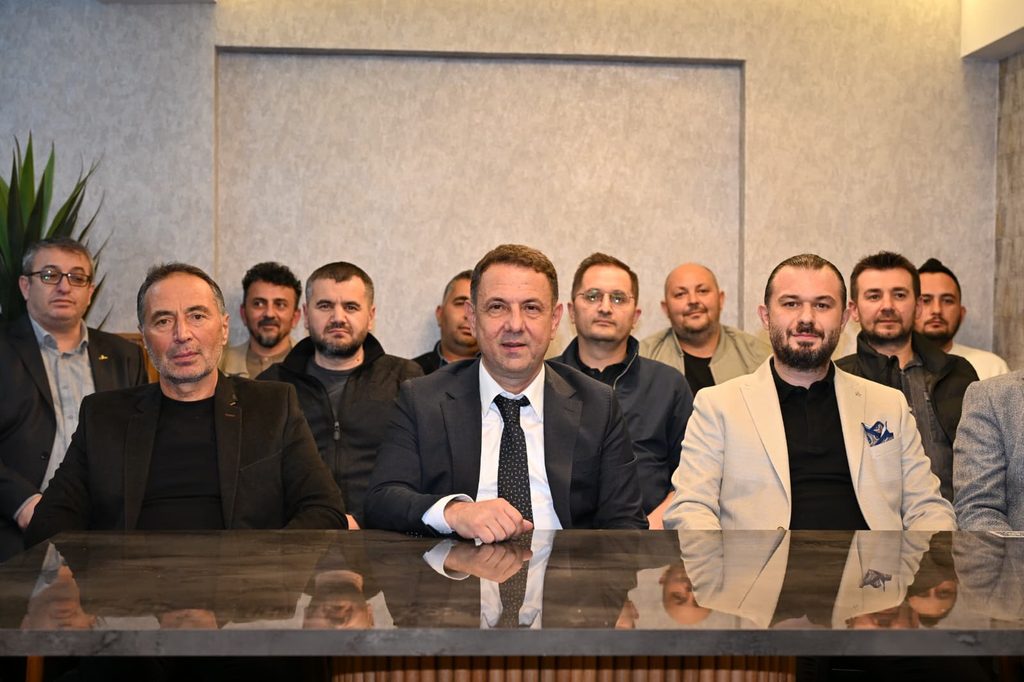 Demirci TSO’da Kritik Yarış: Sanayici İbrahim Akarsu Adaylığını Resmen Açıkladı 7 Demirci TSO’da Kritik Yarış: Sanayici İbrahim Akarsu Adaylığını Resmen Açıkladı