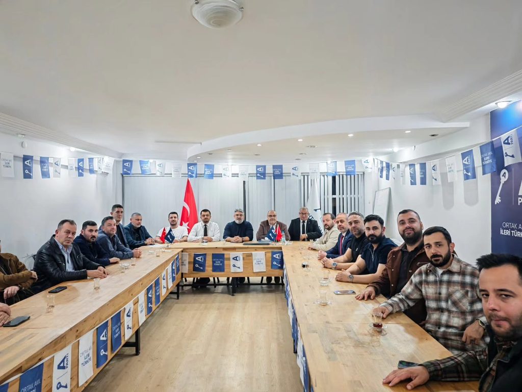 Şakircan Dinç Başkanlığında Toplandılar: Anahtar Parti Manisa Teşkilatında Yoğun Mesai