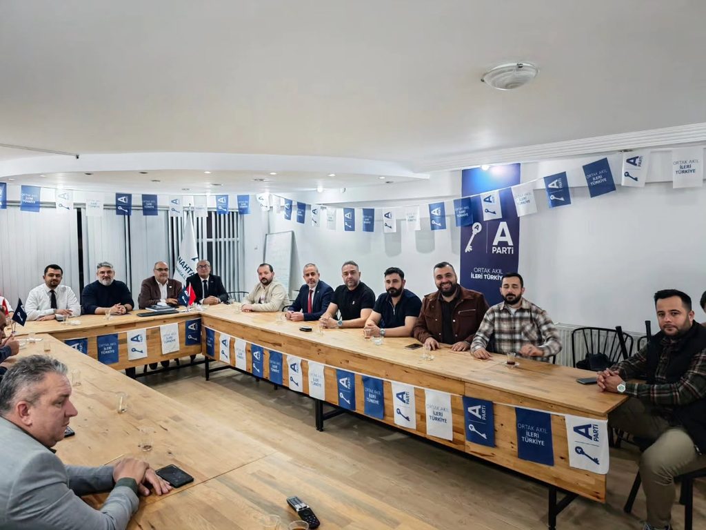 Şakircan Dinç Başkanlığında Toplandılar: Anahtar Parti Manisa Teşkilatında Yoğun Mesai 12 Şakircan Dinç Başkanlığında Toplandılar: Anahtar Parti Manisa Teşkilatında Yoğun Mesai
