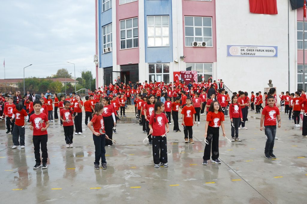 Manisalı Miniklerden Cumhuriyet’in 103. Yılına Özel Unutulmaz Gösteri