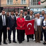 "Cumhuriyet Kimsesizlerin Kimsesidir": İYİ Parti'den Esnafa Bayraklı Kutlama