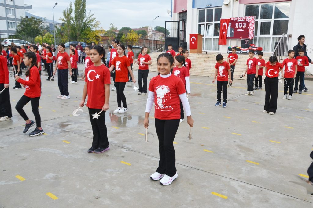 Manisalı Miniklerden Cumhuriyet’in 103. Yılına Özel Unutulmaz Gösteri