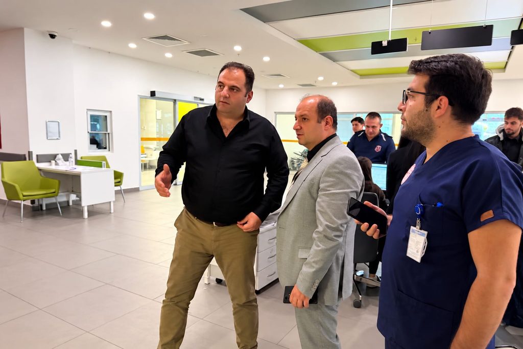 Manisa İl Sağlık Müdürü Zeren'den Şehir Hastanesi Acil Servisine Ziyaret 14 Manisa İl Sağlık Müdürü Zeren'den Şehir Hastanesi Acil Servisine Ziyaret